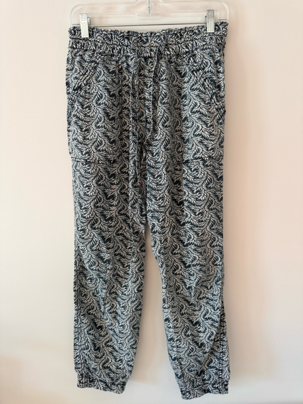 Anthropologie Leaf Print Jogger Pants — XS